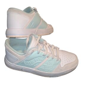 AIR  JORDANS SIZE 5.5